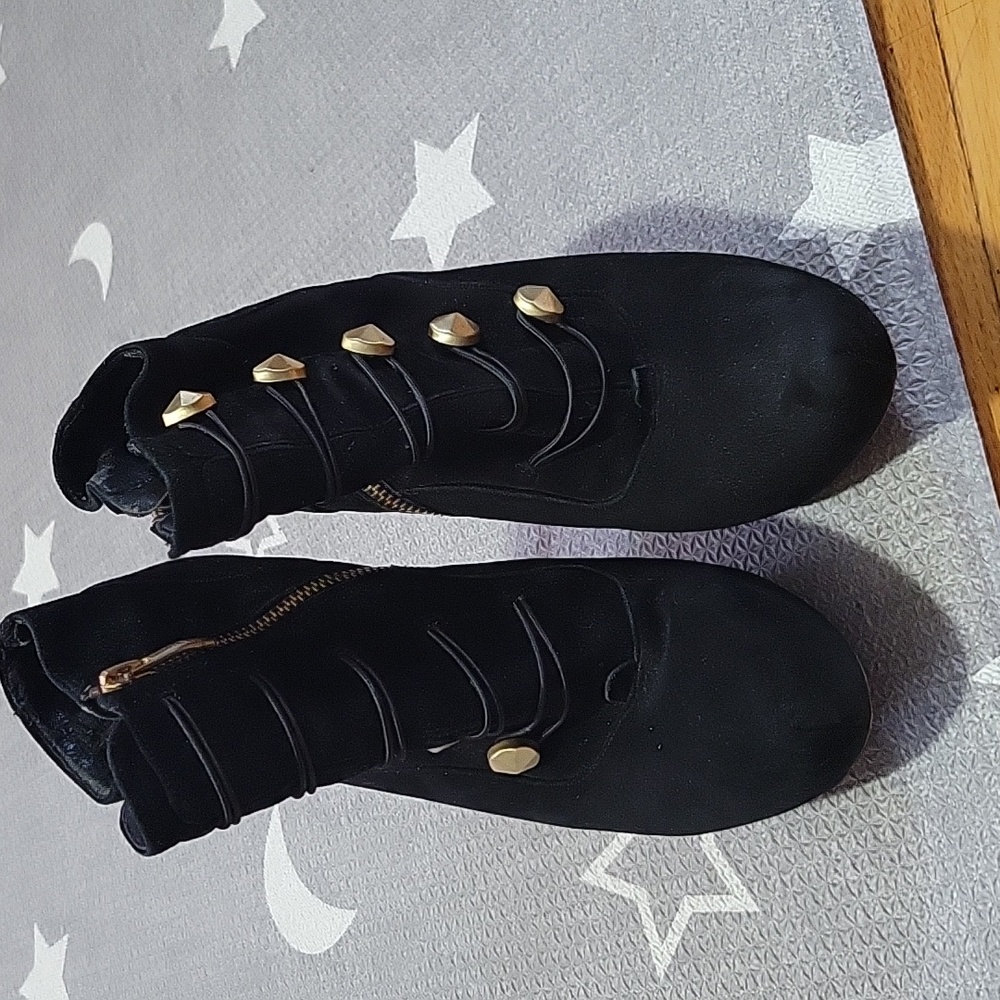 Vince Camuto botties